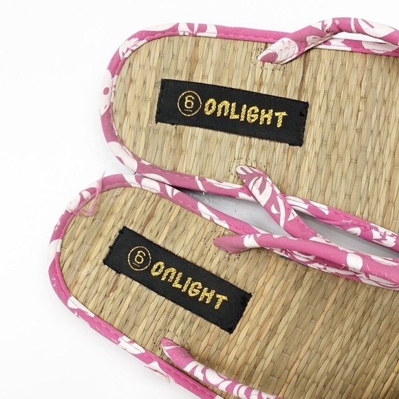 OnLight pink/white Hawaiian print flip flop sandals - Picture 5 of 8